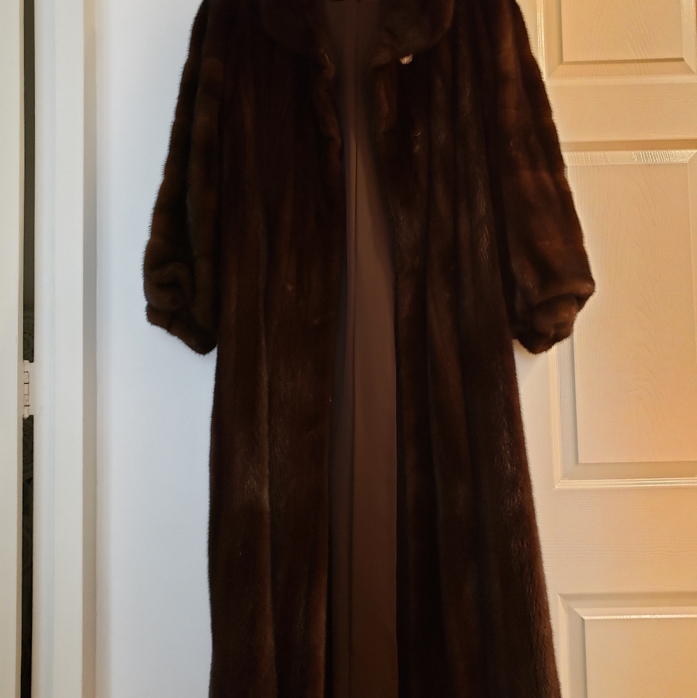 Full Length Mahogany Mink Coat - Picture 3 of 10